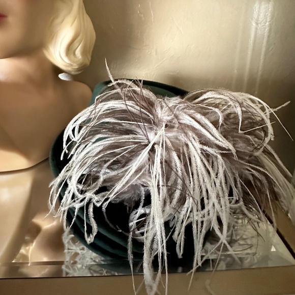 AMAZING 1940s\' GREEN FEDORA TRIMMED WITH LARGE BROWN/WHITE OSTRICH FEATHERS main image 6